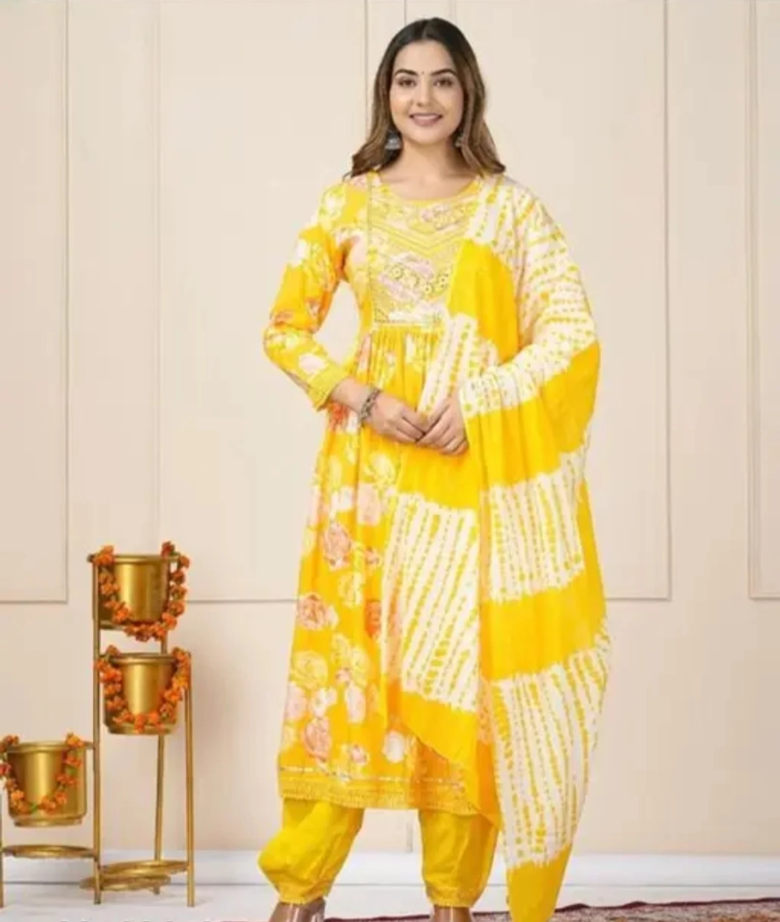 Elegant Outfit Women Viscose Rayon Kurta Pant Dupatta Set