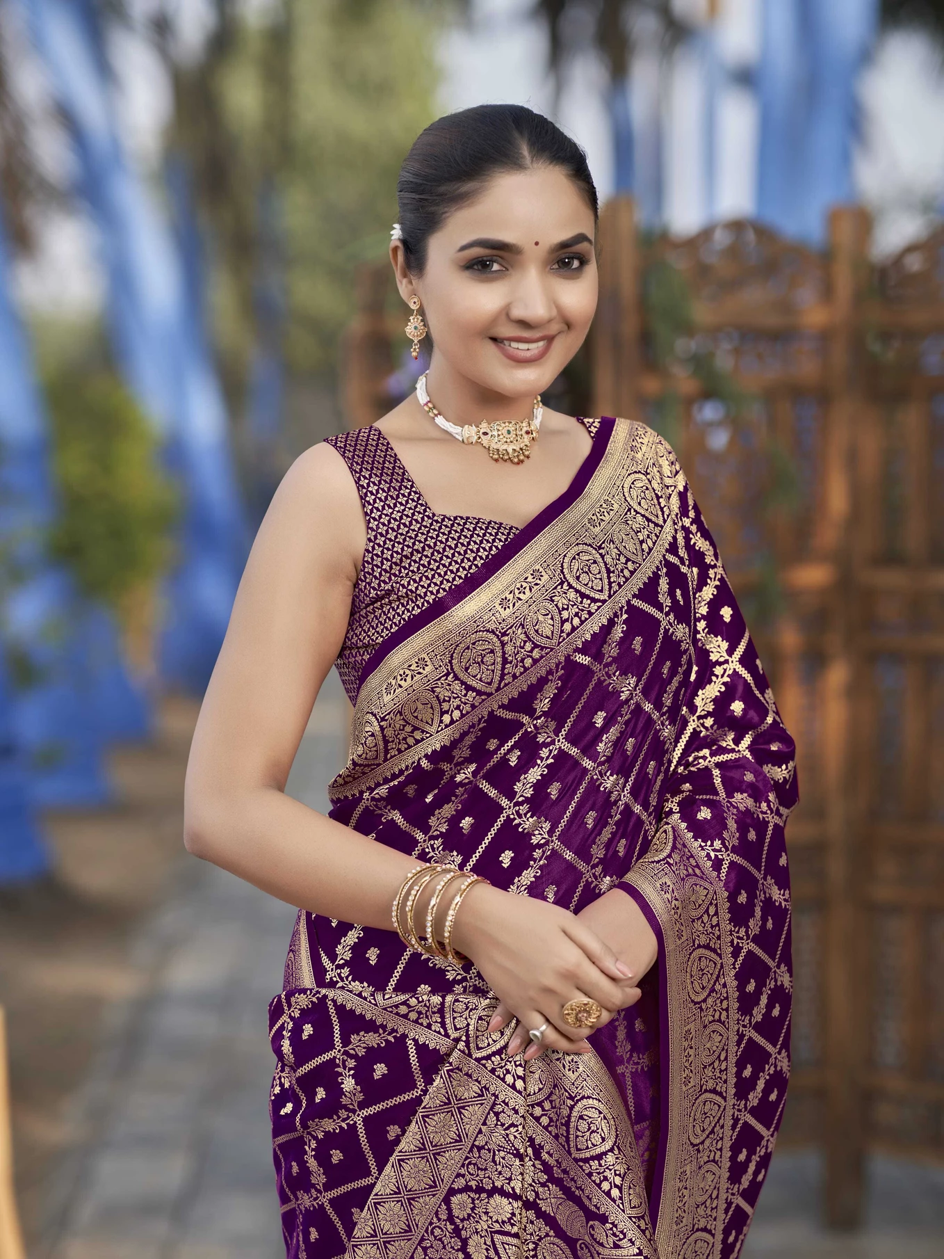 MANOHARI Woven Banarasi Jacquard Saree (Purple)