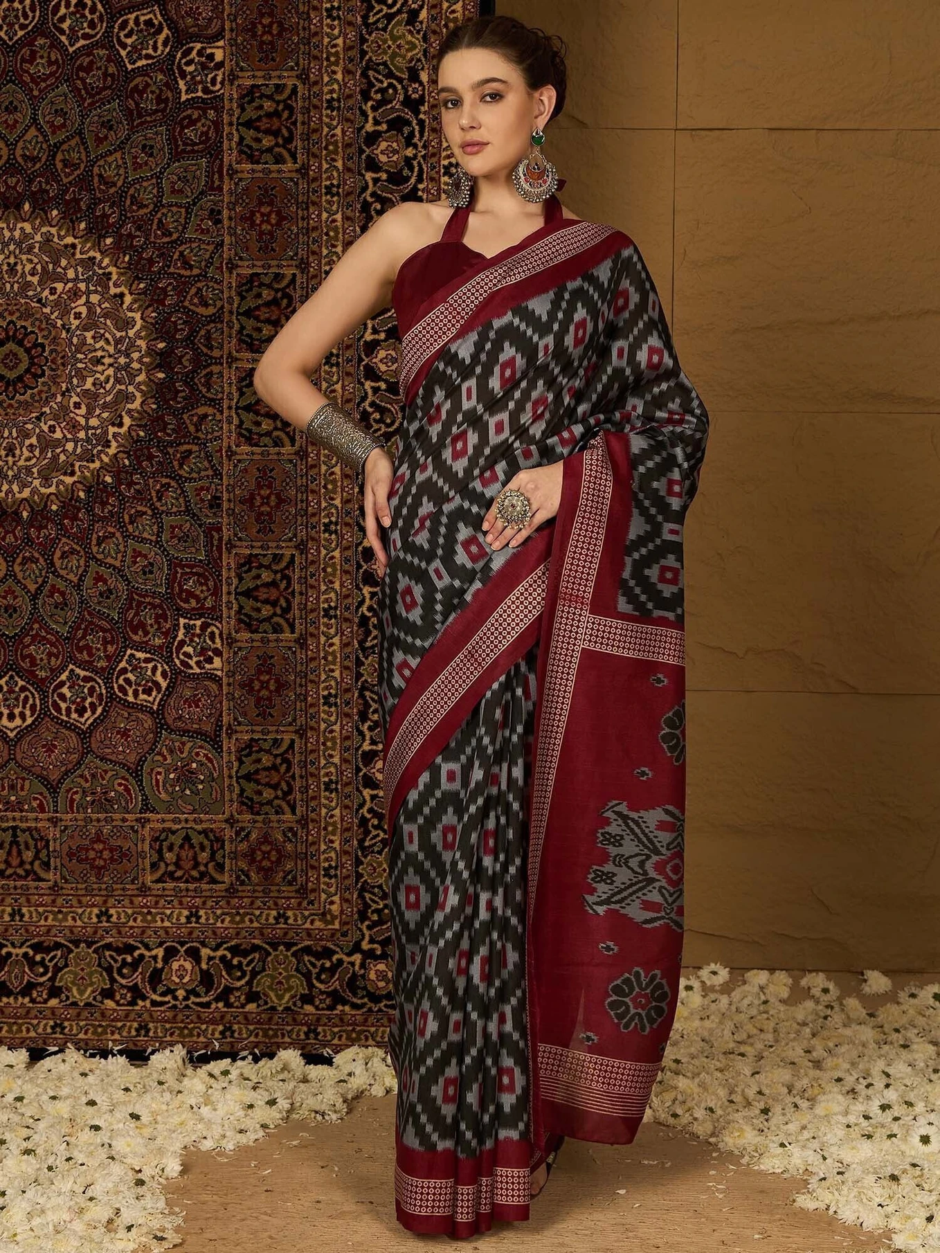Sareemall Printed Ikkat Silk Blend Saree (Black)