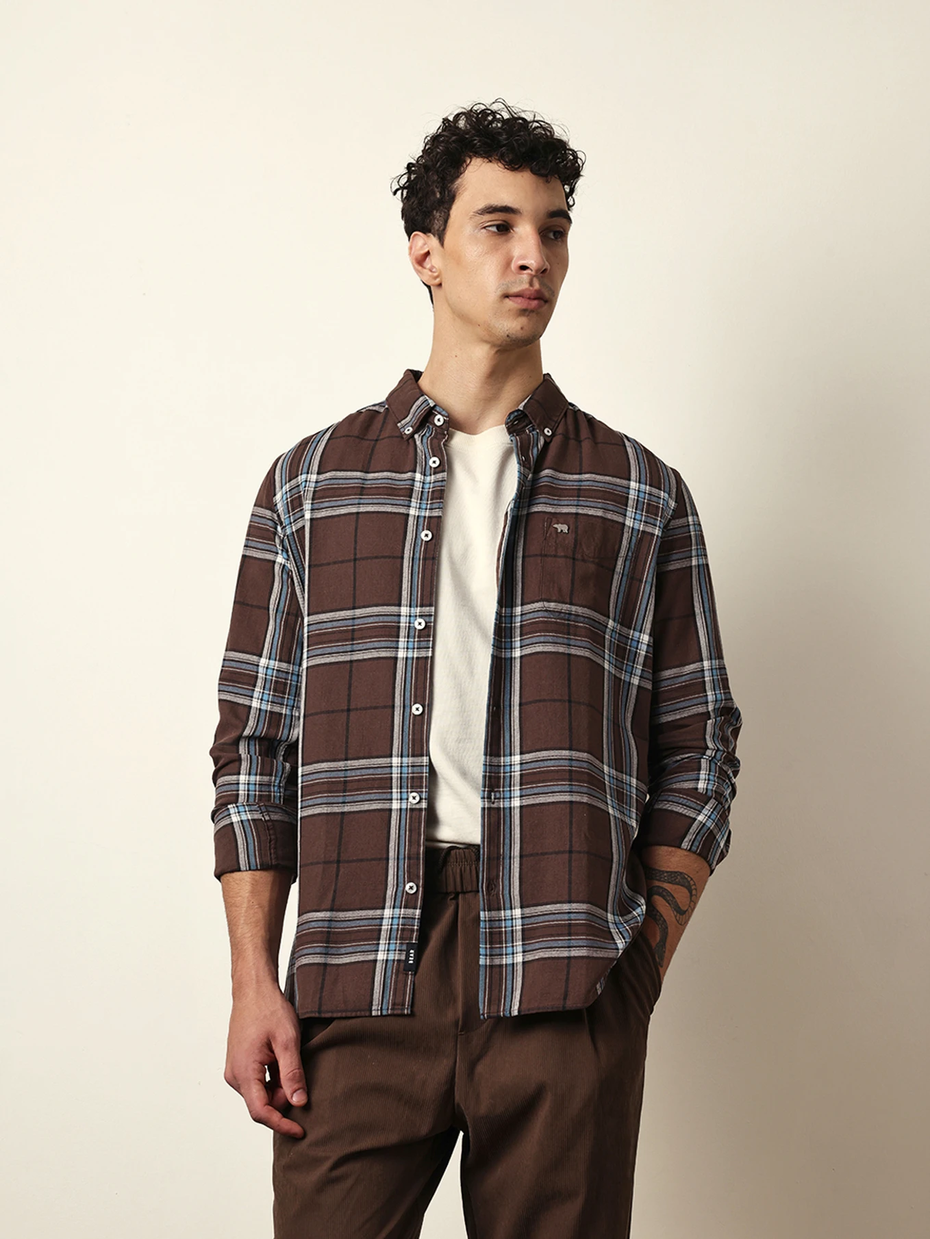 THE BEAR HOUSE Men Slim Fit Checkered Button Down Collar Casual Shirt
