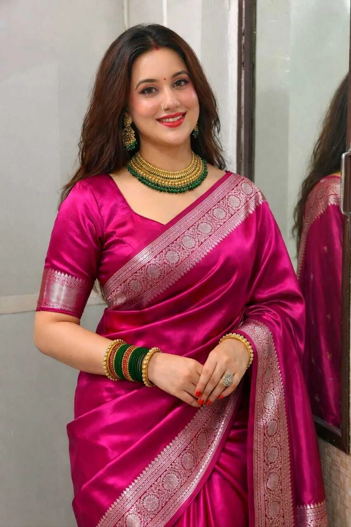 Sijileen Woven Banarasi Satin Saree