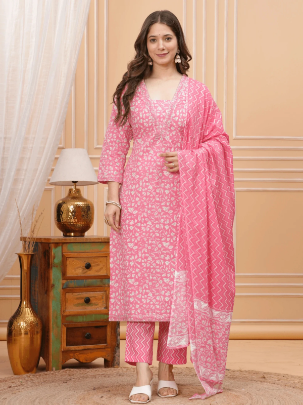 Women Cotton Blend Kurta Pant Dupatta Set