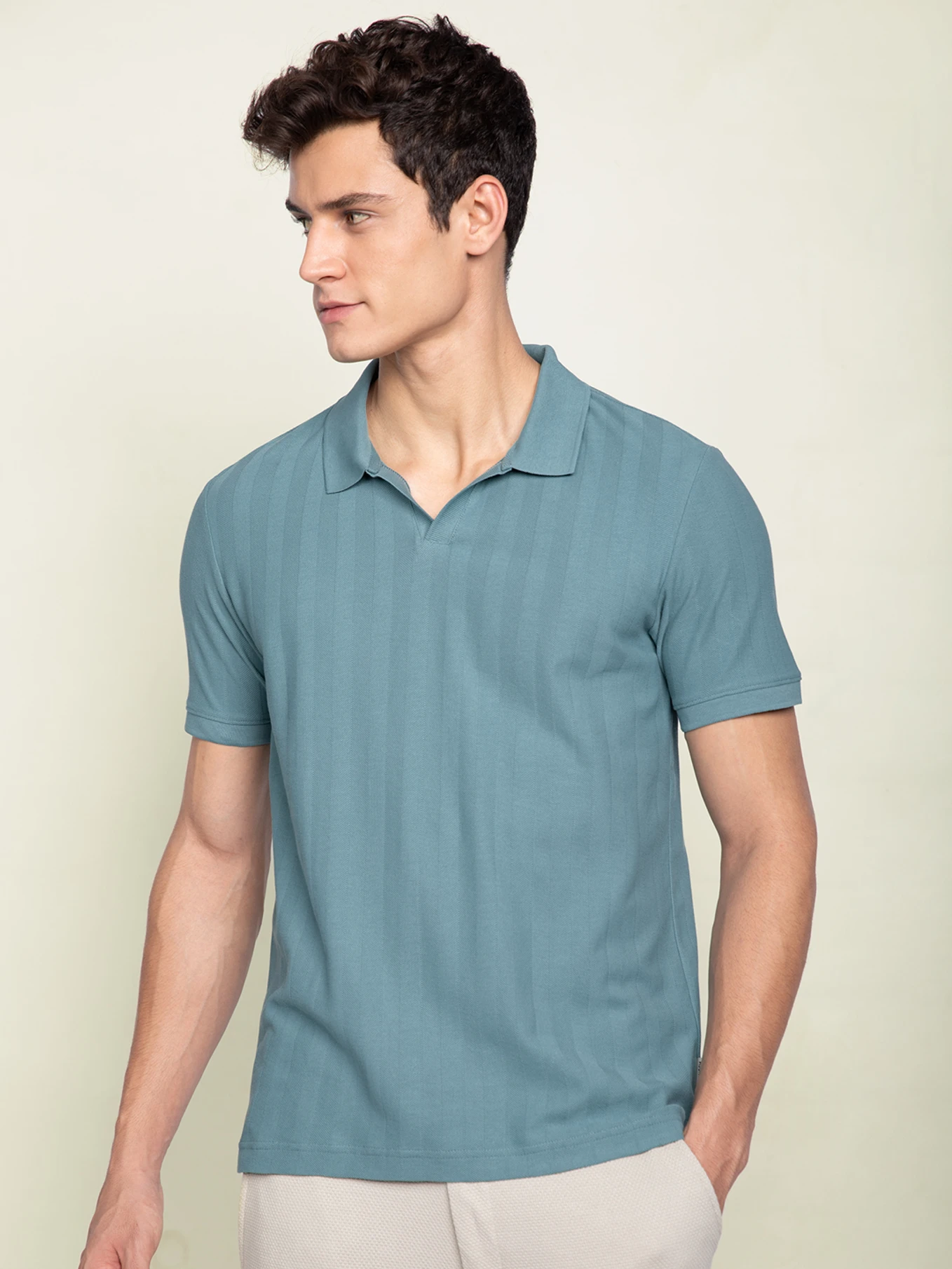 Damensch Men Solid Polo Neck Cotton Blend Blue T-Shirt