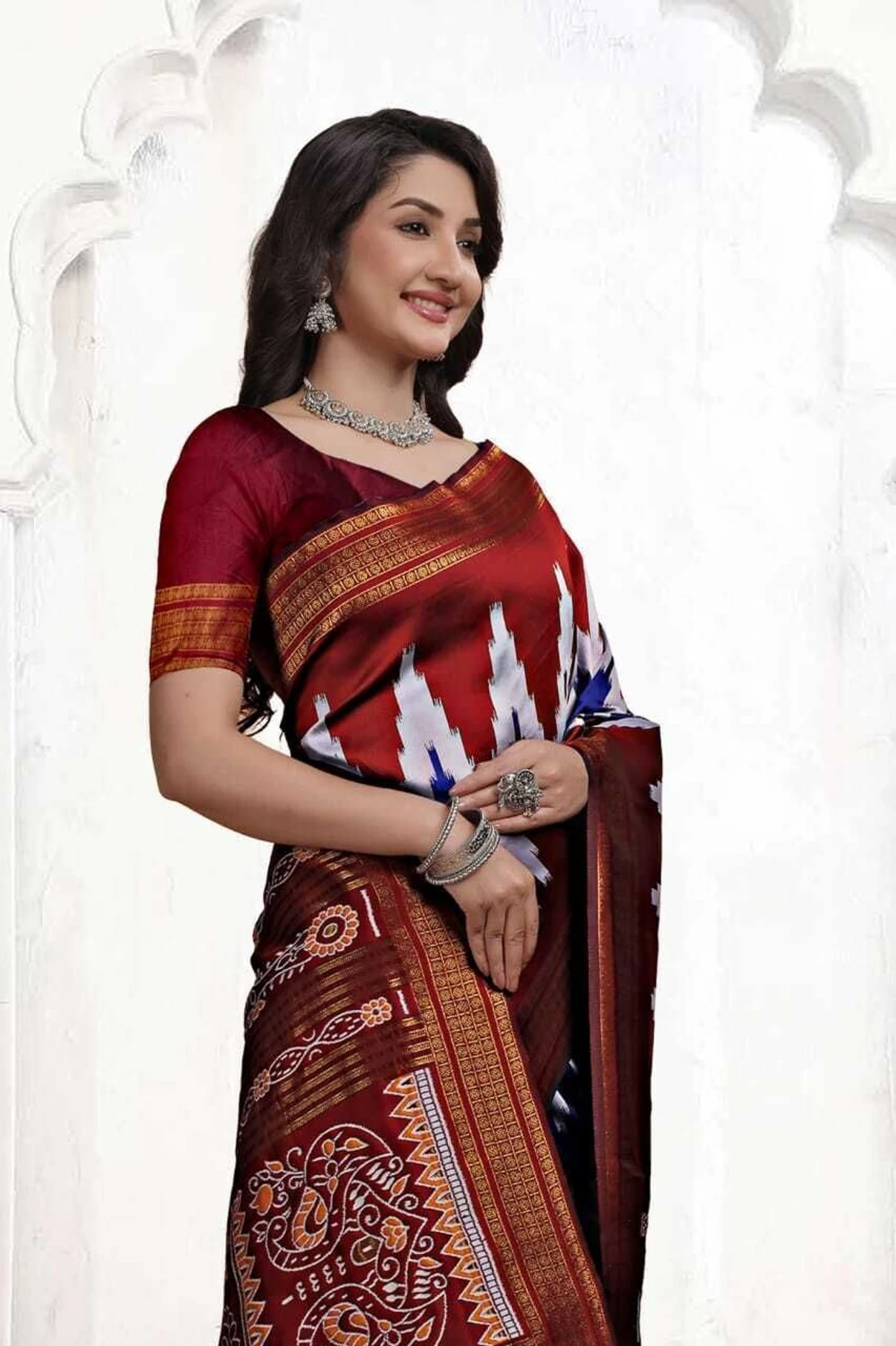 ay Khodiyar Woven, Paisley Handloom Jacquard Saree (Maroon, Blue, Multicolor)