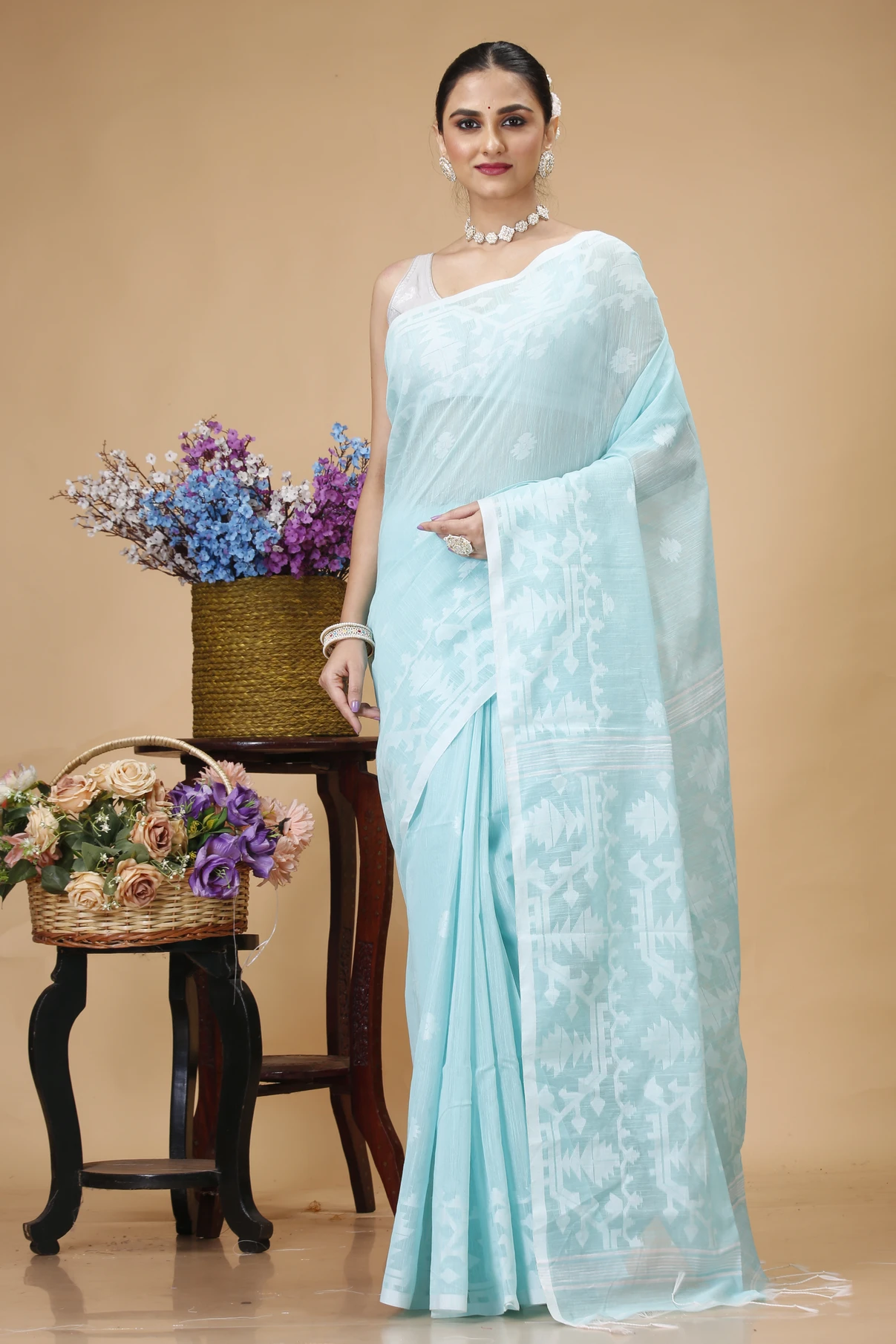 Bong ButiQ Woven Handloom Cotton Linen Saree